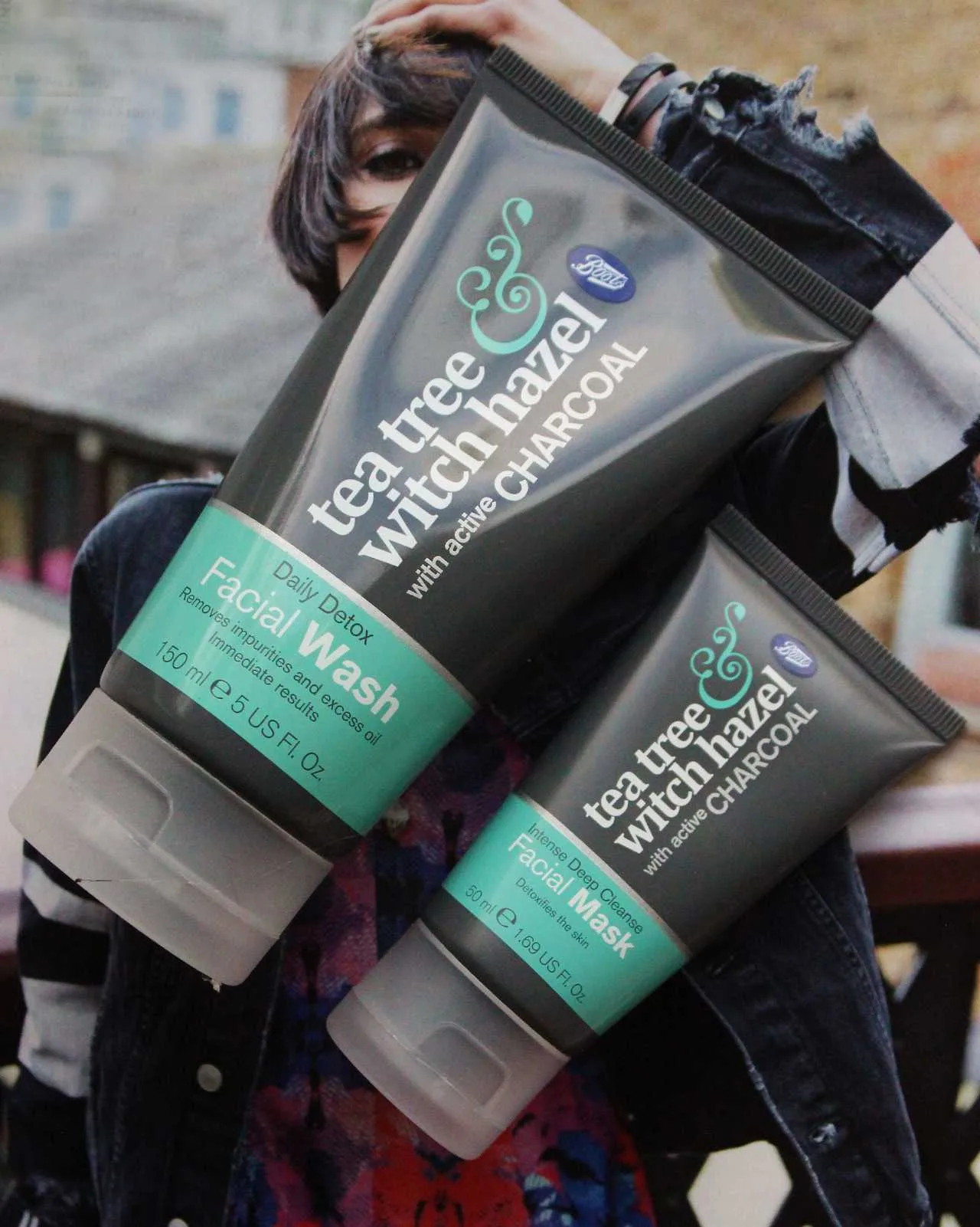 BOOTS Tea Tree & Witch Hazel Charcoal Facial Mask