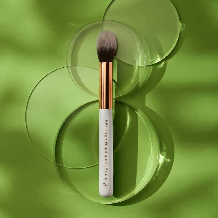 PIGMENT PLAY Large Highlighter Brush